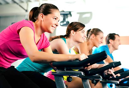 spin class group cycling